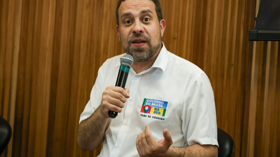 Boulos critica compensar empresas por fim da escala 6×1: “não é razoável”
