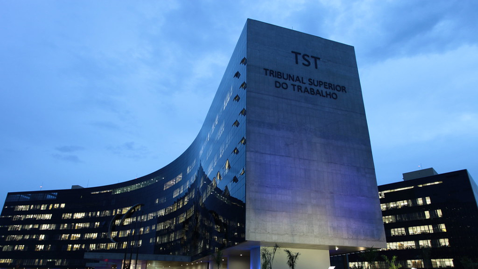 Curso com ministros do TST treina advogados para atuação na corte