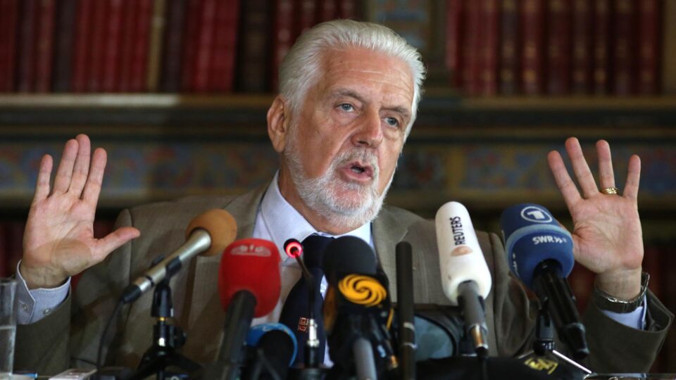 Governo chama de volta delegados da PF e põe em risco investigações sobre aliados