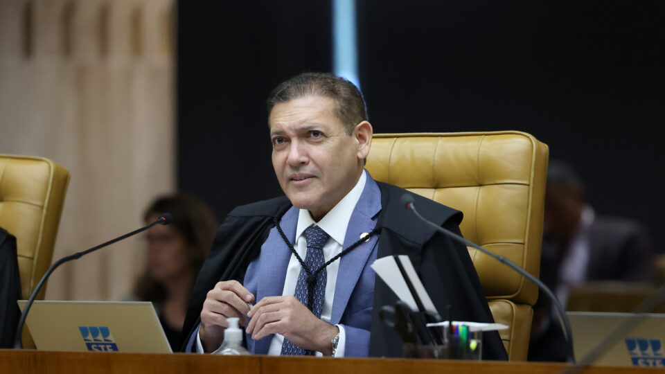 Nunes Marques será relator de ações sobre Dark Horse e pesquisa que atingiu Flávio Bolsonaro