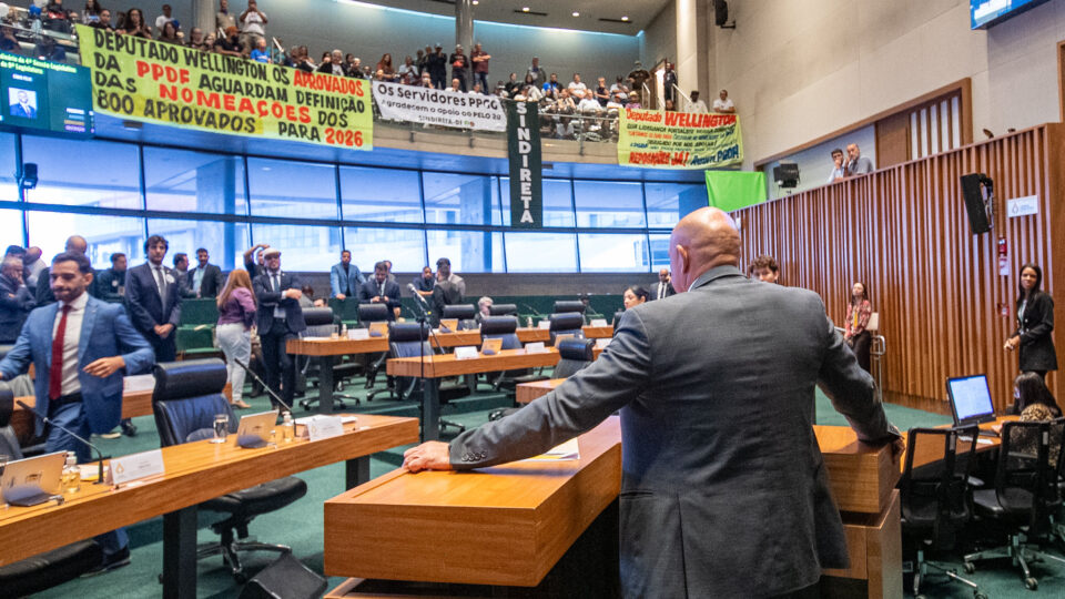 Câmara do DF aprova empréstimo em socorro ao BRB costurado no STF