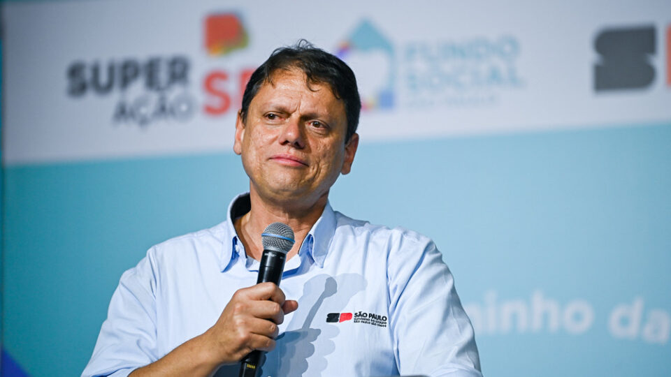 Tarcísio lamenta condenação de Eduardo Bolsonaro, mas não vê impacto eleitoral