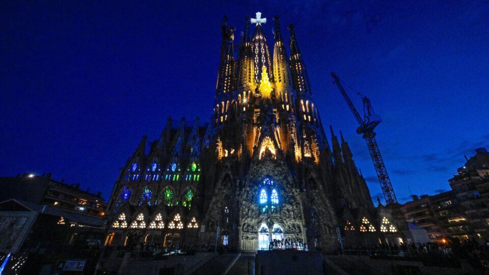 Papa Leão XIV realiza sonho de Gaudí um século depois