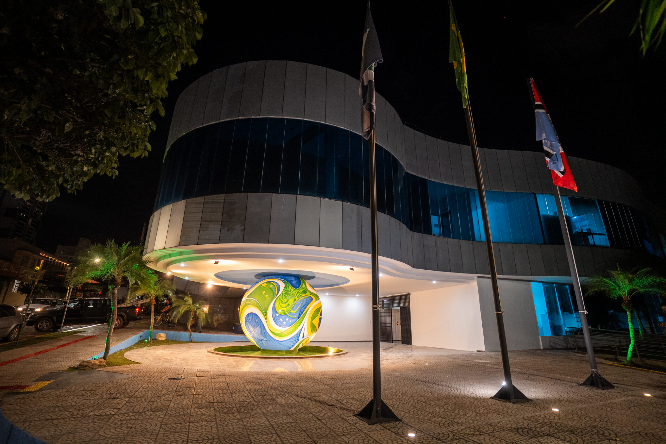 ATRATIVO Prefeitura de Rondonópolis decora espaços do paço para a Copa do Mundo; Bola gigante é atração Publicado em 15/06/26 às 08:01 Prefeitura Municipal de Rondonópolis