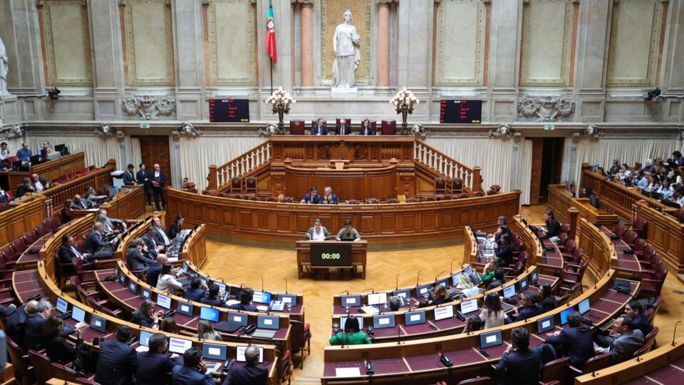 Portugal muda regras de visto para estudantes e impacta brasileiros