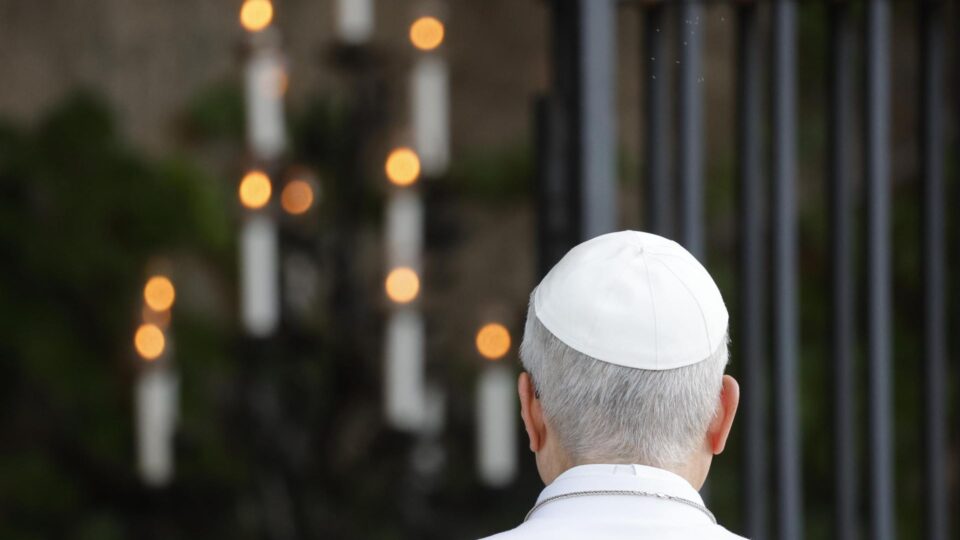 Leão XIV expulsa sacerdote por desafio aberto à autoridade papal