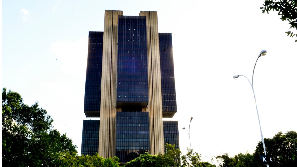 BC amplia acesso a contas em moeda estrangeira