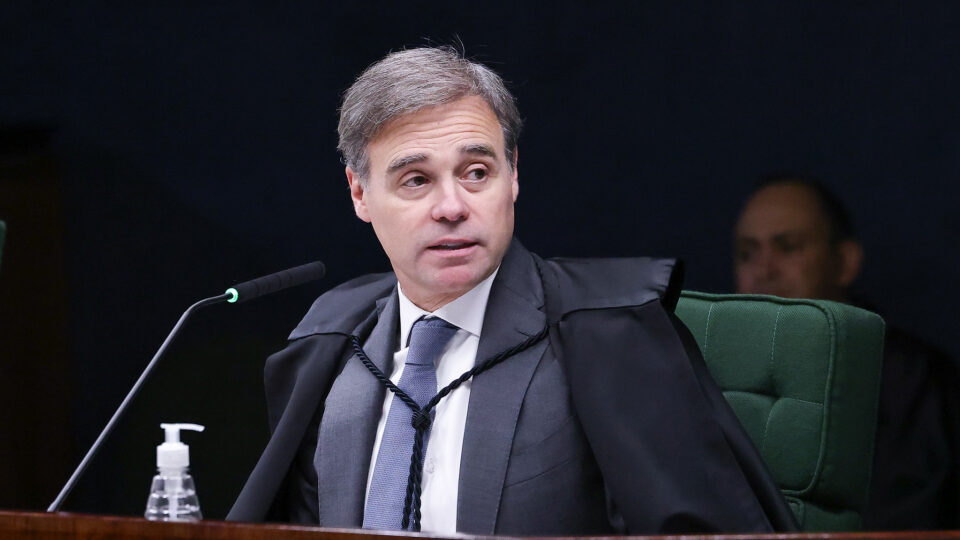 Como a decisão do STF sobre a idade mínima afeta a aposentadoria especial?