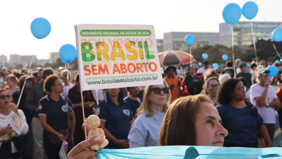 Em Brasília, 1.500 inusitados manifestantes marcham contra a decisão de Moraes