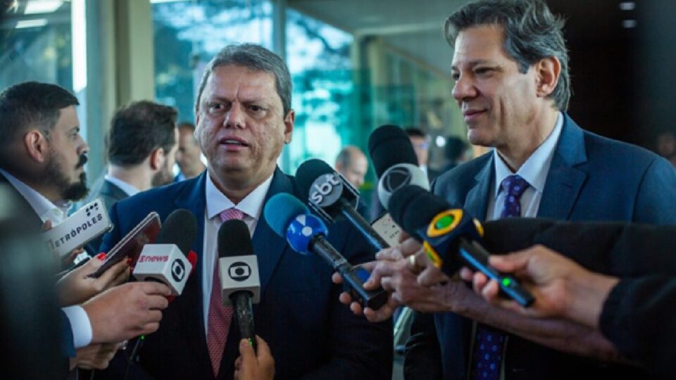 Tarcísio cria frente ampla para isolar PT e Haddad