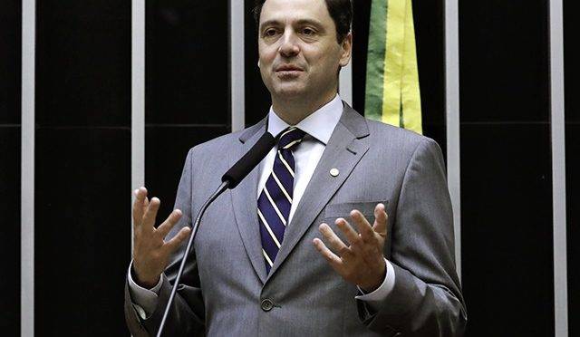 Orléans e Bragança sobre ser vice de Flávio: “Depende dele”