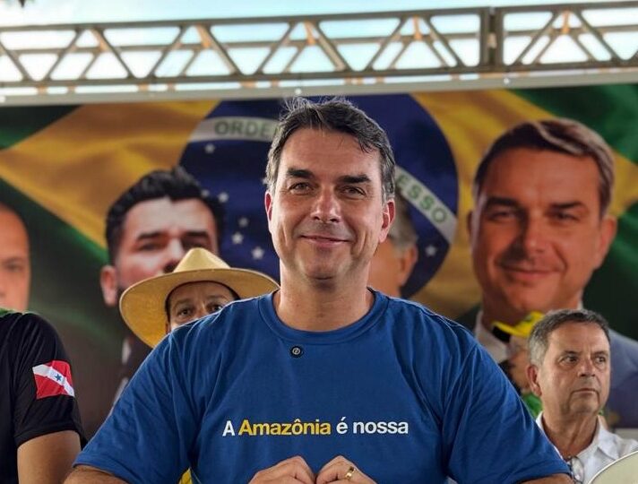 Flávio promete fim da reeleição e revogação da reforma tributária como 1º ato de mandato