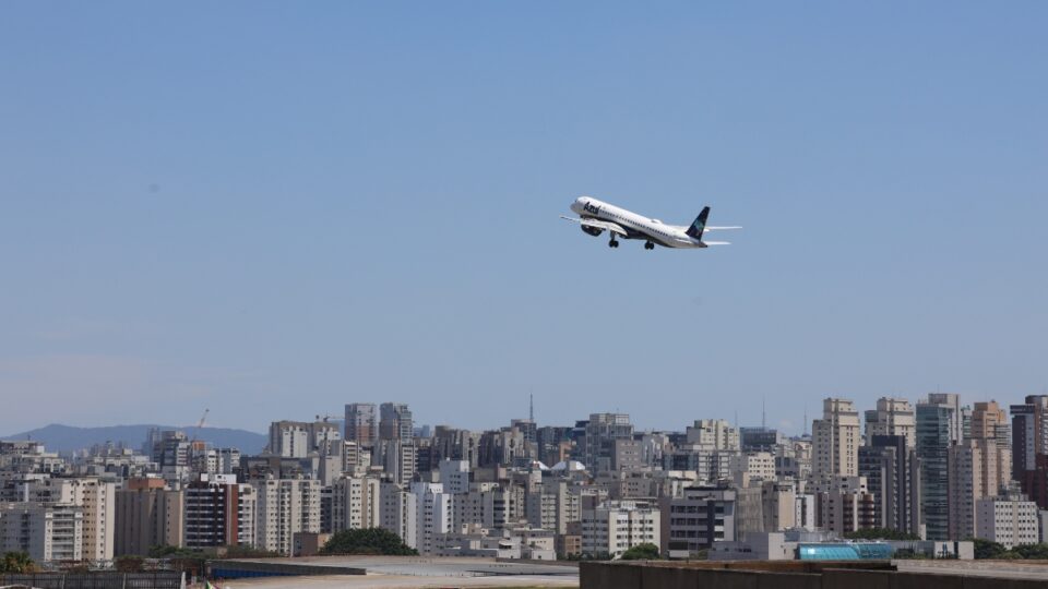 Pane interrompe parcialmente operações em aeroportos de SP