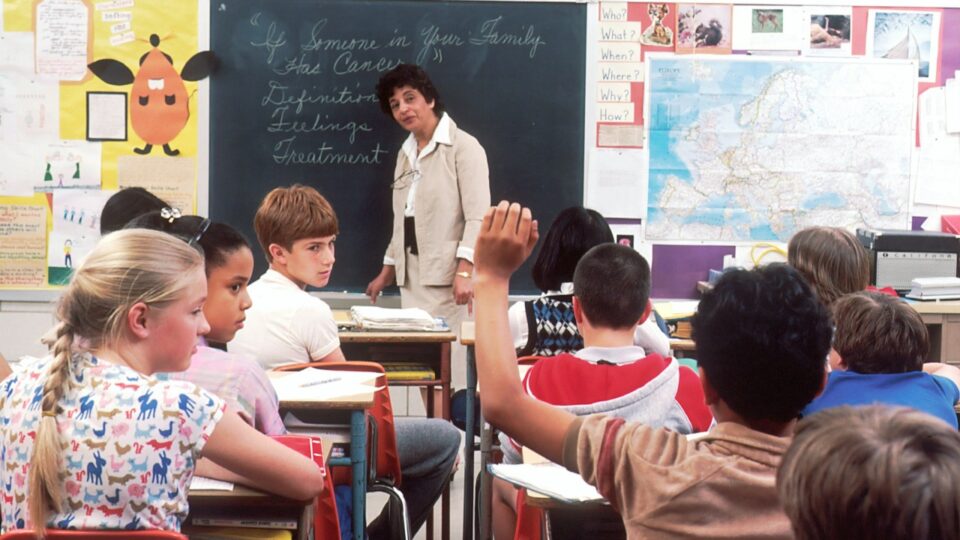 Se a escola já é bilíngue, por que tantos pais ainda pagam curso de inglês?
