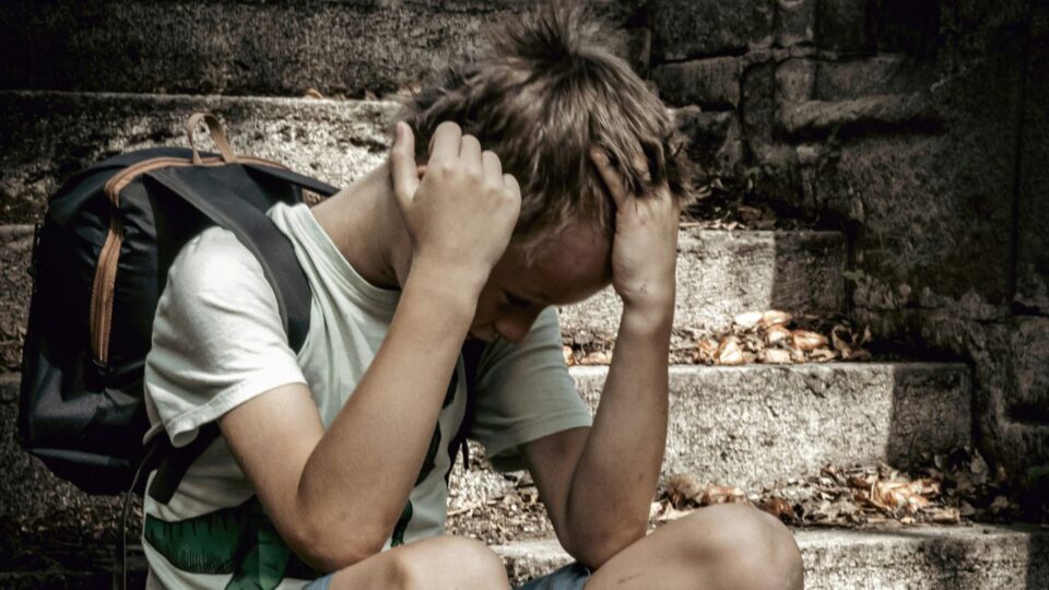 O que está por trás do aumento de casos de autolesão entre crianças e adolescentes