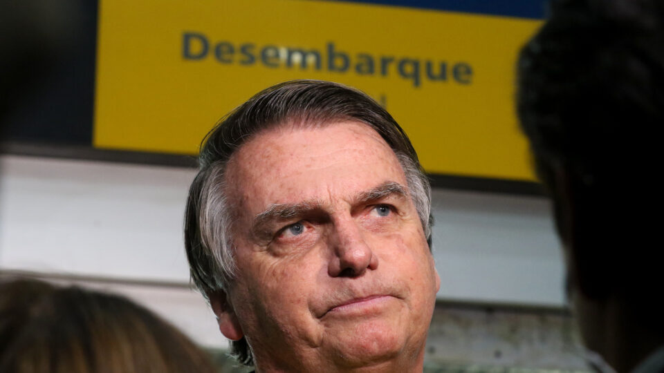 Moraes manda Bolsonaro depor à Polícia Civil sobre arma apreendida em blitz