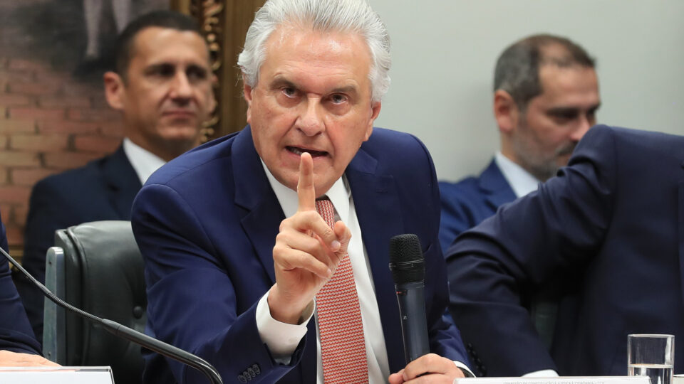Flávio Bolsonaro perdeu a chance de ganhar de Lula, diz Caiado