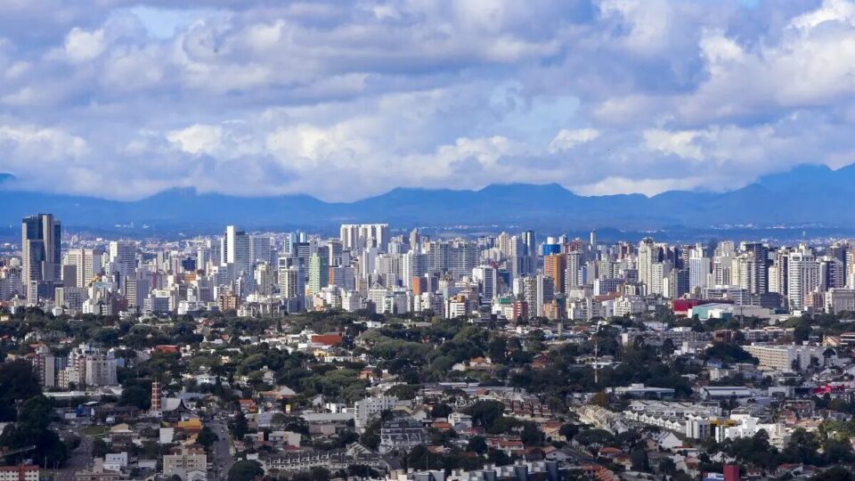 Curitiba registra alta de moradores sozinhos e impulsiona imóveis compactos