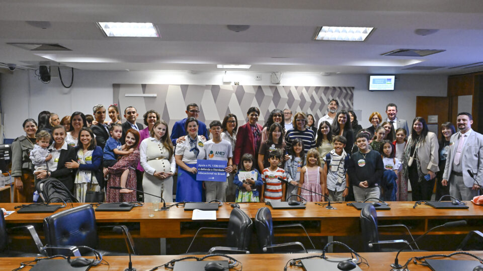 Damares diz que comissão no Senado tem maioria favorável ao homeschooling