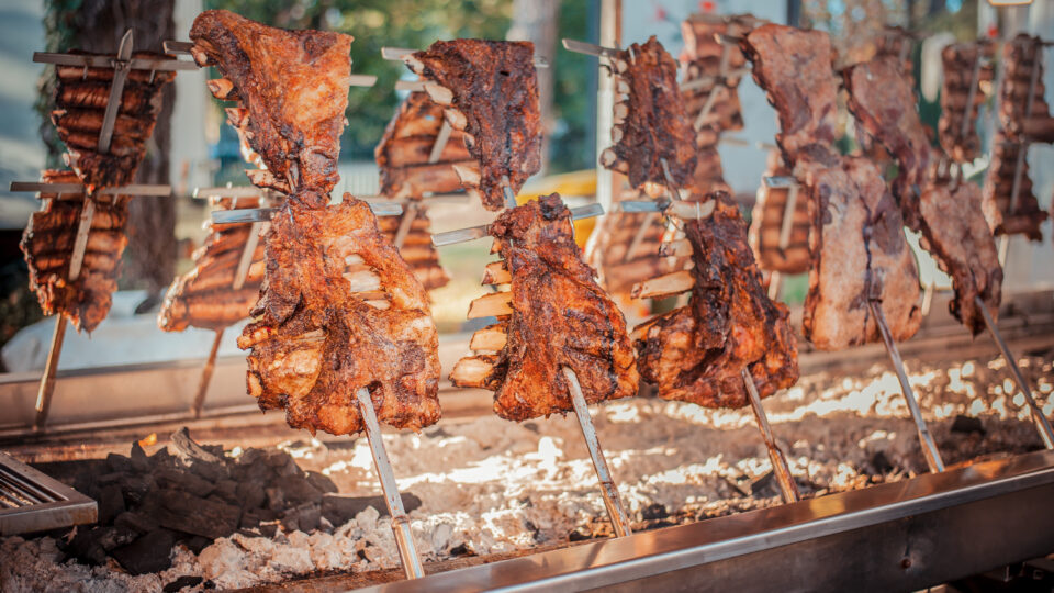 Com 26 toneladas de carne, 45 mil pessoas e tentativa de recorde mundial, ASSAFEST busca projetar Paraná no cenário dos festivais gastronômicos