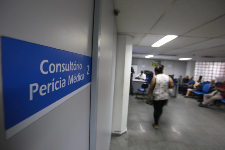 Medida provisória amplia programa para reduzir fila de análise de benefícios do INSS