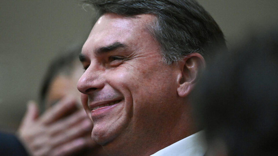 Governo acusa Flávio de sabotagem e cita “falsos patriotas” após anúncio de tarifas dos EUA