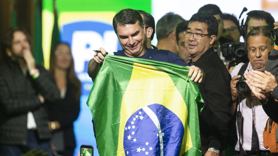 Flávio intensifica discurso religioso para consolidar apoio da base evangélica