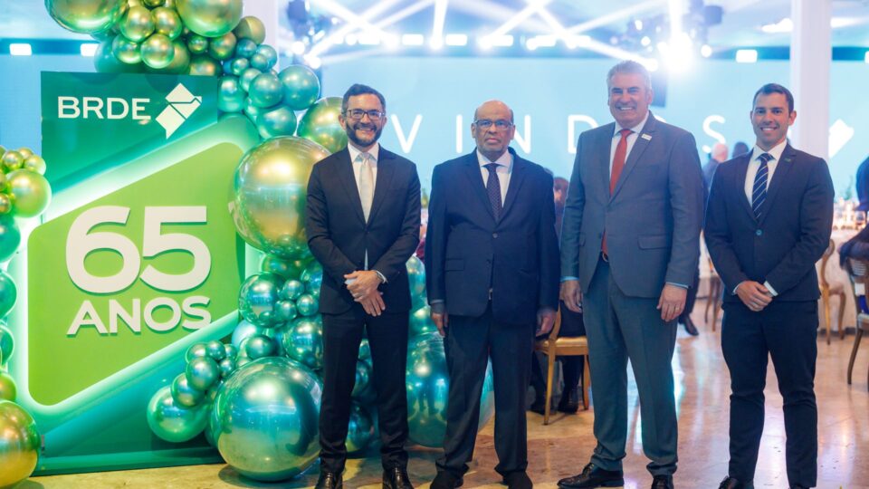 BRDE completa 65 anos com R$ 25 bilhões em carteira e protagonismo na Região Sul