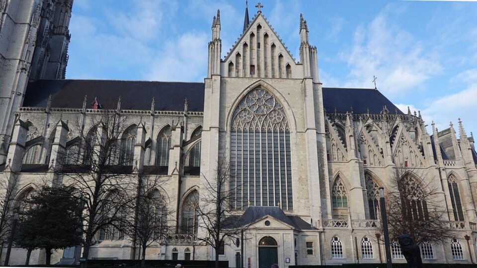Igreja medieval perdida pode ter sido encontrada sob famosa catedral da Bélgica