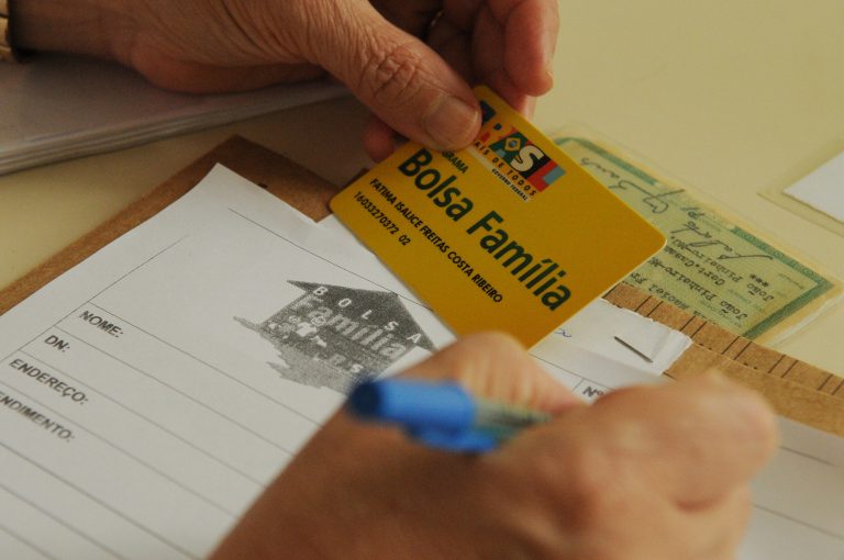 Comissão da Câmara debate destinação de recursos do programa Bolsa Família
