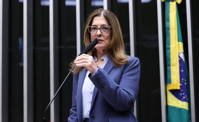 Comissão aprova proposta que cria programa de incentivo a mulheres em cargos de chefia no sistema de Justiça