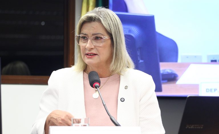 Comissão aprova política nacional de valorização da mulher rural