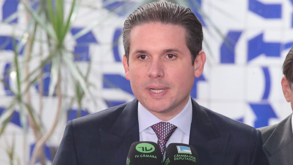 Motta quer aprovar regulamentação da IA antes das eleições