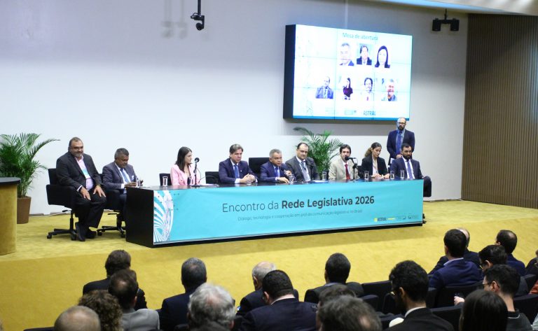 Encontro na Câmara demonstra versão experimental de plataforma de canais de televisão públicos