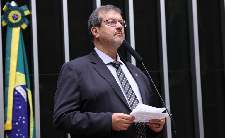 Comissão aprova obrigatoriedade de classificação de plásticos em produtos no Brasil