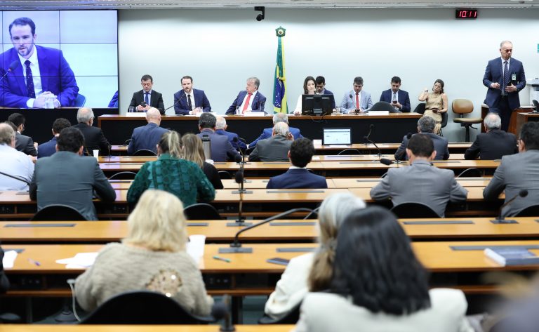 Ministro da Fazenda defende restrições em projetos que aumentam despesas do governo