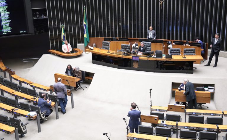 Câmara aprova regime de urgência para cinco projetos; acompanhe
