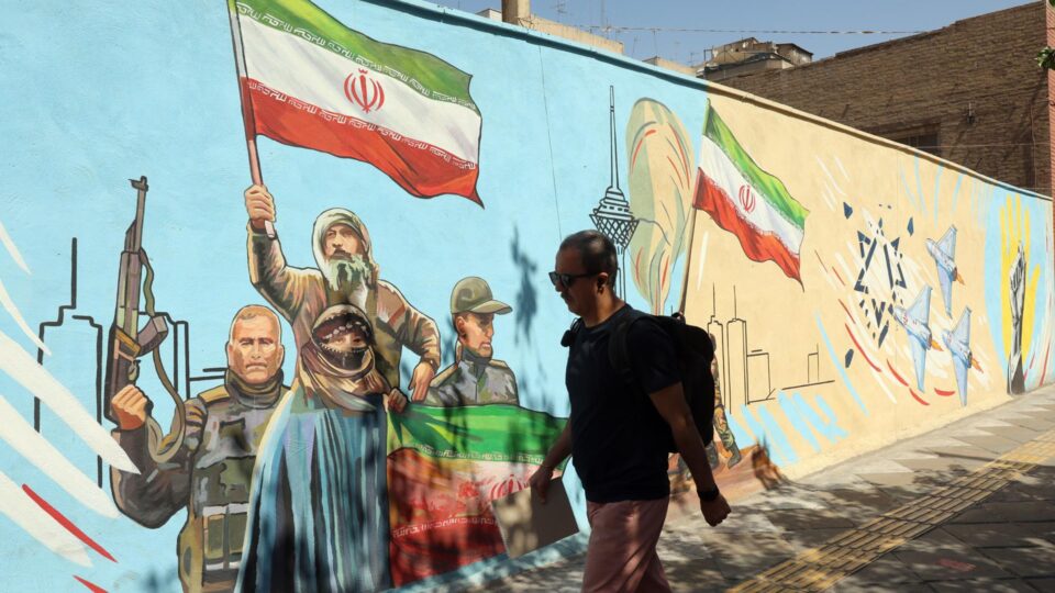 Irã escala tensões no Oriente Médio com ataques a infraestruturas civis no Kuwait