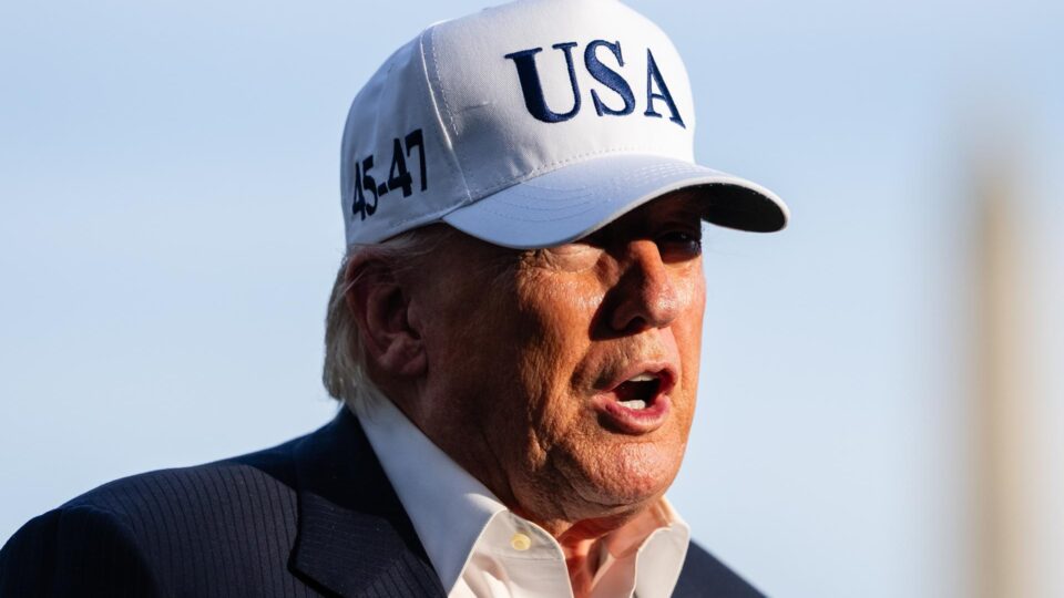 Trump acusa Irã de violação “imprudente” do cessar-fogo com ataque a navio cargueiro