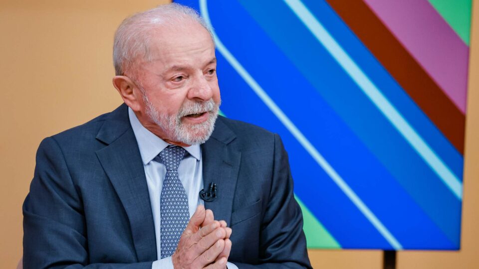 Lula diz que vai a Washington negociar, mas precisa das tarifas para sua propaganda