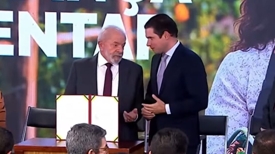 Em acordo com Lula, Motta deve barrar pautas-bomba aprovadas pelo Senado