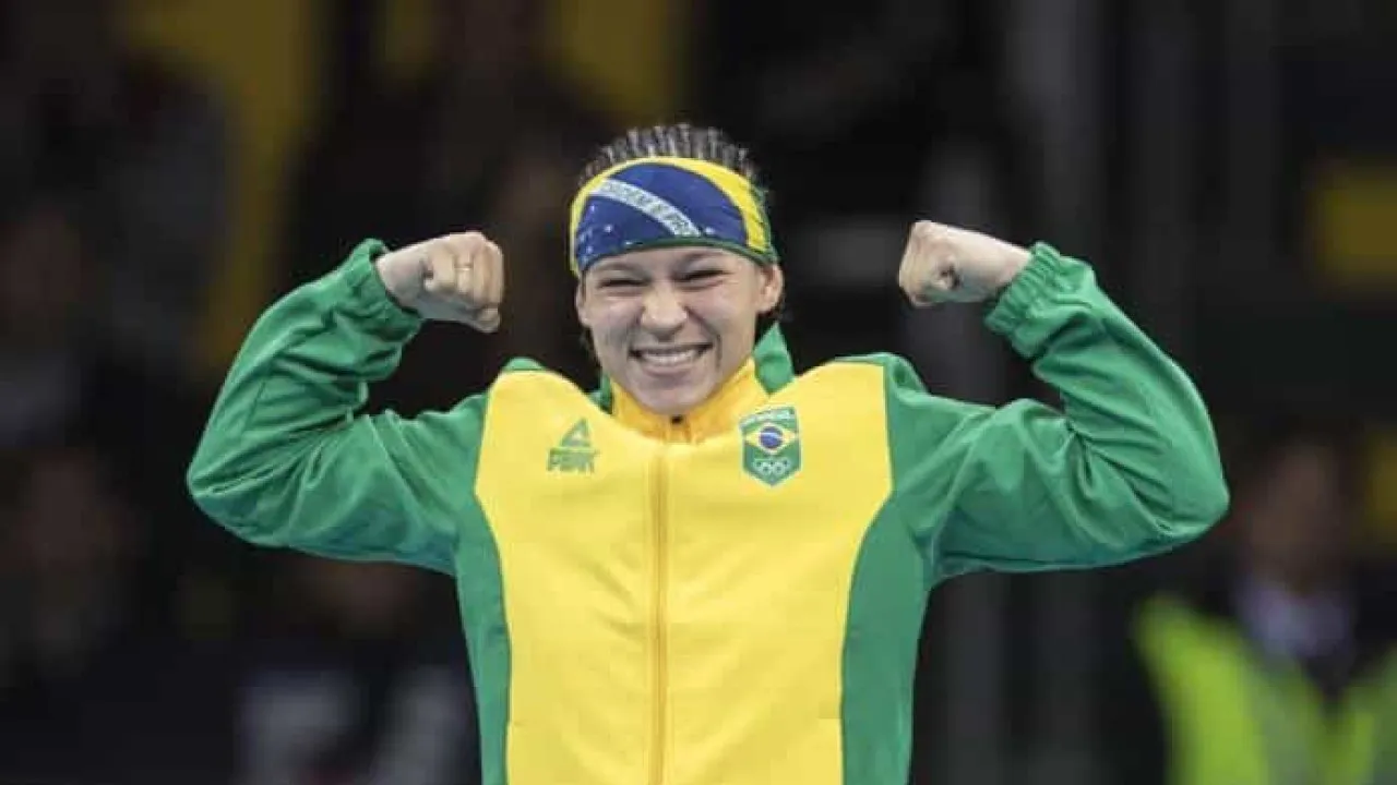 Bia Ferreira leva ouro na Copa do Mundo em retorno ao boxe olímpico