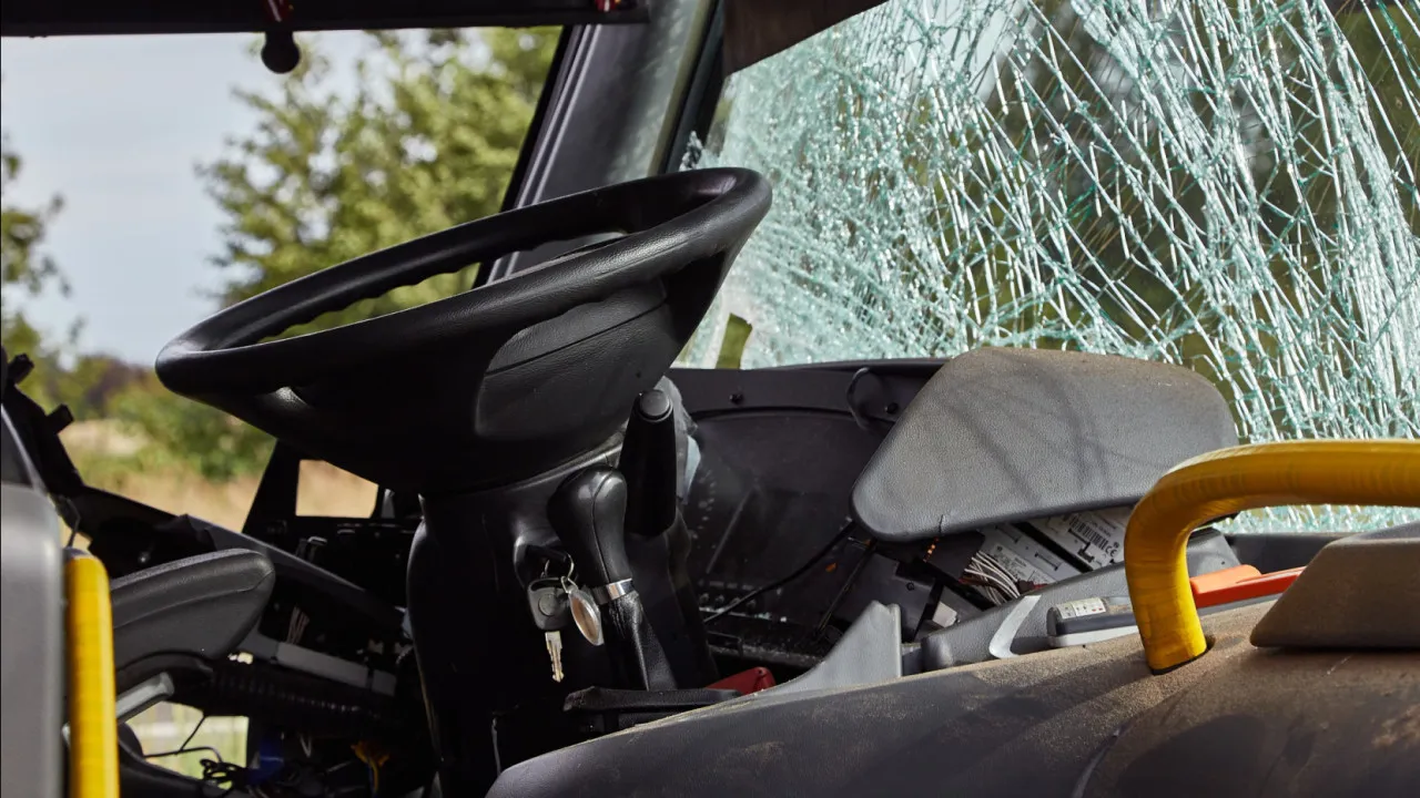 Acidente de ônibus com time de basquete deixa ao menos 7 mortos no CE