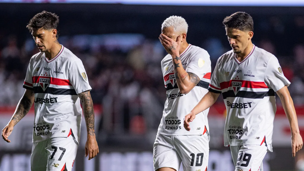 São Paulo fecha mês conturbado com lesões, troca de técnico e uma vitória