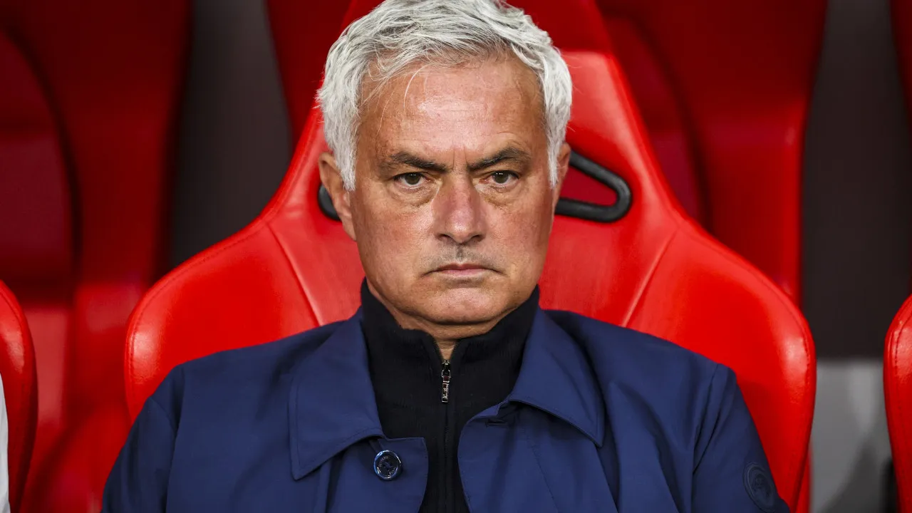 Benfica anuncia saída de Mourinho para o Real Madrid por quantia milionária