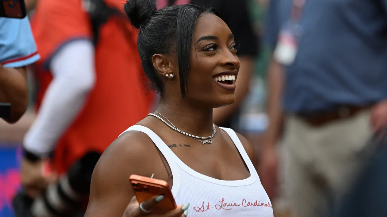 Simone Biles revela problema de saúde e desabafa: Quase morrer não estava nos meus planos