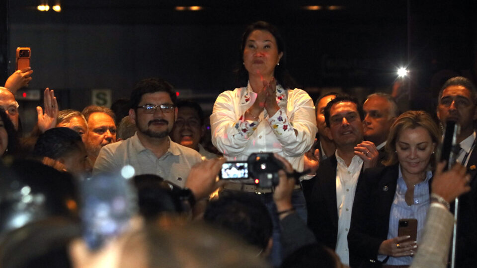 Candidatos no Peru pedem cautela diante de boca de urna e apuração com resultados apertados