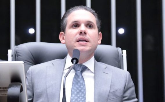 Motta condiciona votação sobre combustíveis à retirada de urgência de projeto da redução de jornada