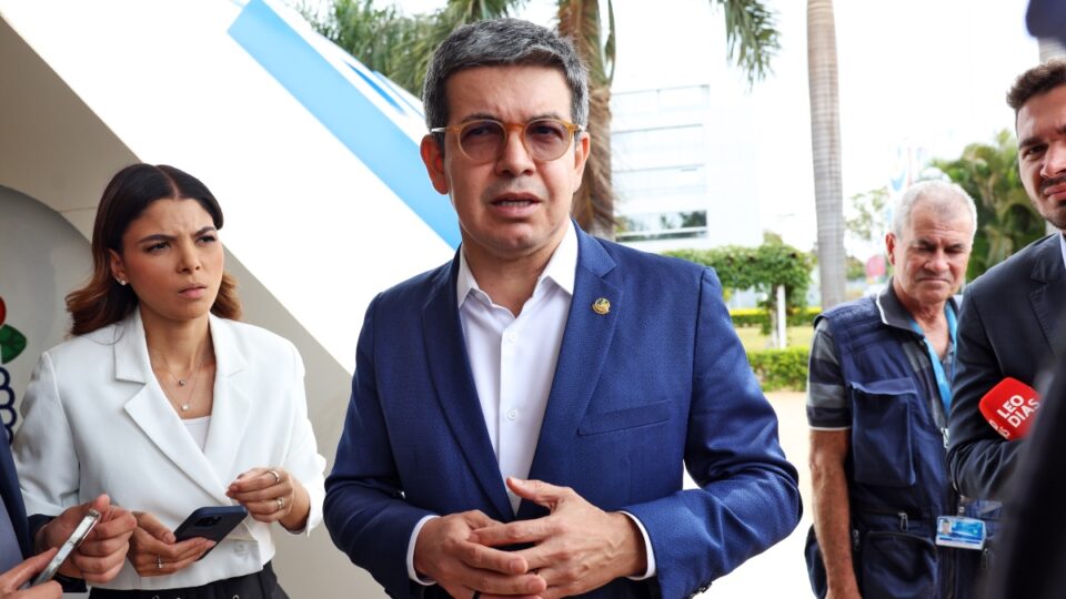 Randolfe cancela lançamento de pré-candidatura após suposta campanha antecipada