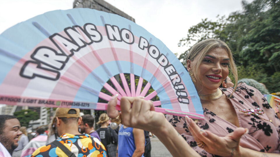 O que é a marcha de mulheres que contrariou o movimento trans?